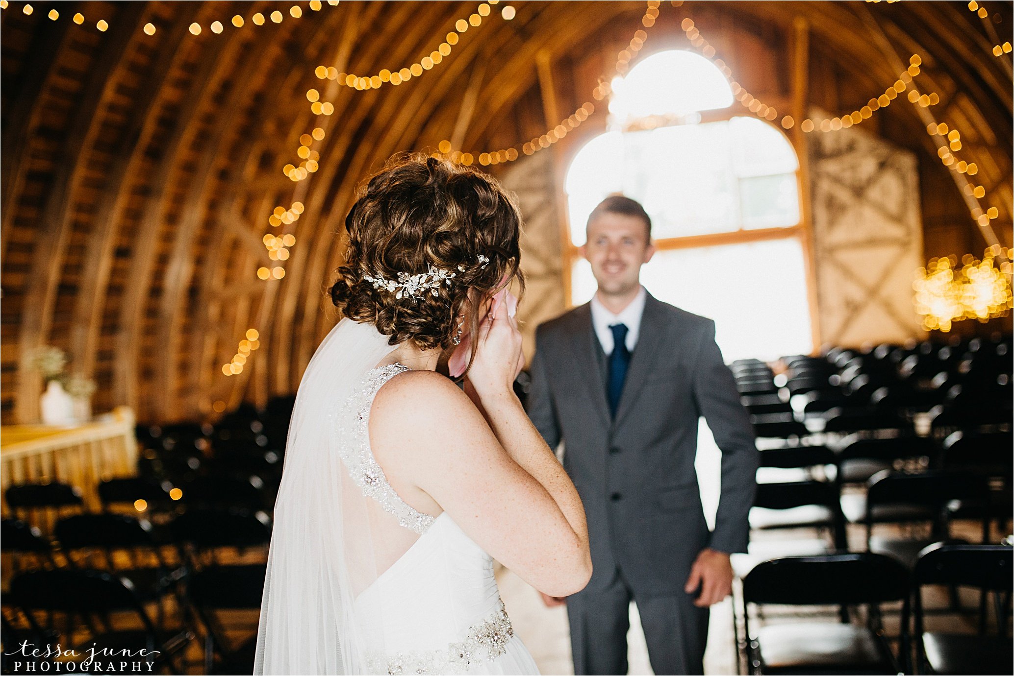 cadillac-ranch-wedding-maple-lake-st-cloud-wedding-photographer_0010.jpg