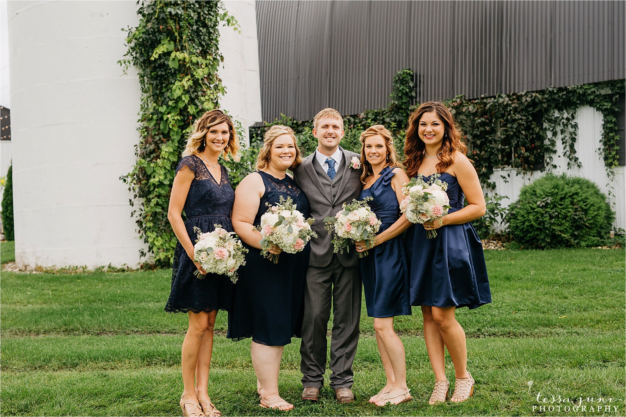 cadillac-ranch-wedding-maple-lake-st-cloud-wedding-photographer_0030.jpg