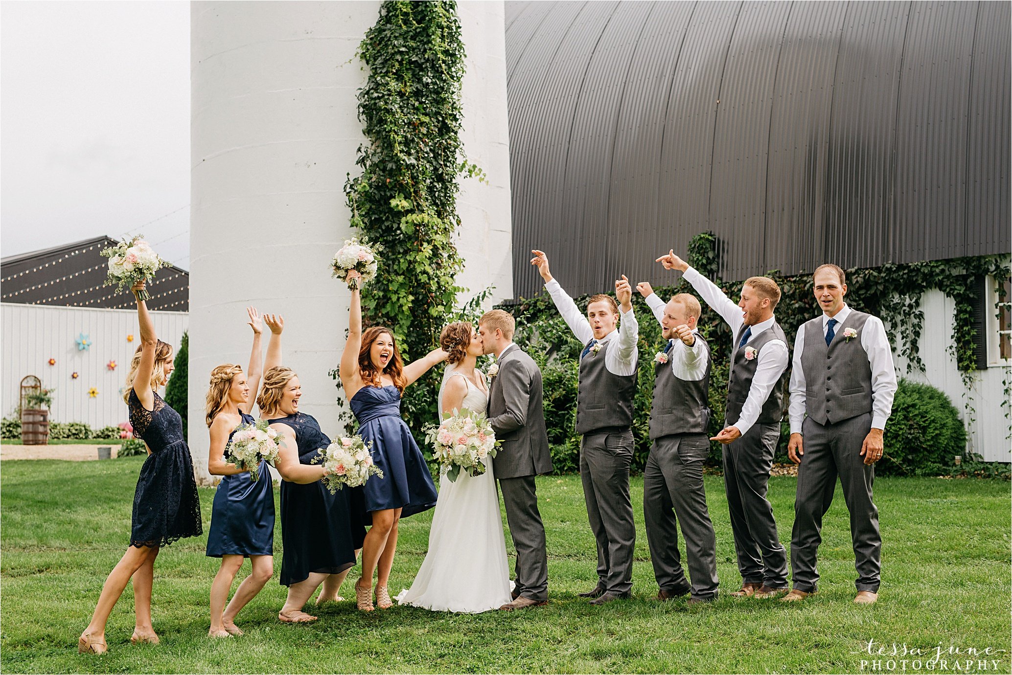 cadillac-ranch-wedding-maple-lake-st-cloud-wedding-photographer_0032.jpg