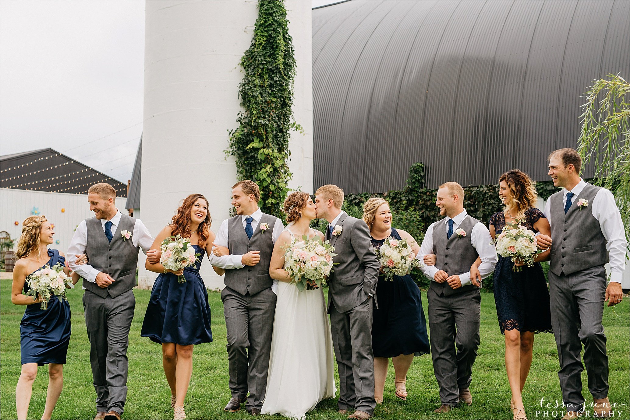 cadillac-ranch-wedding-maple-lake-st-cloud-wedding-photographer_0034.jpg