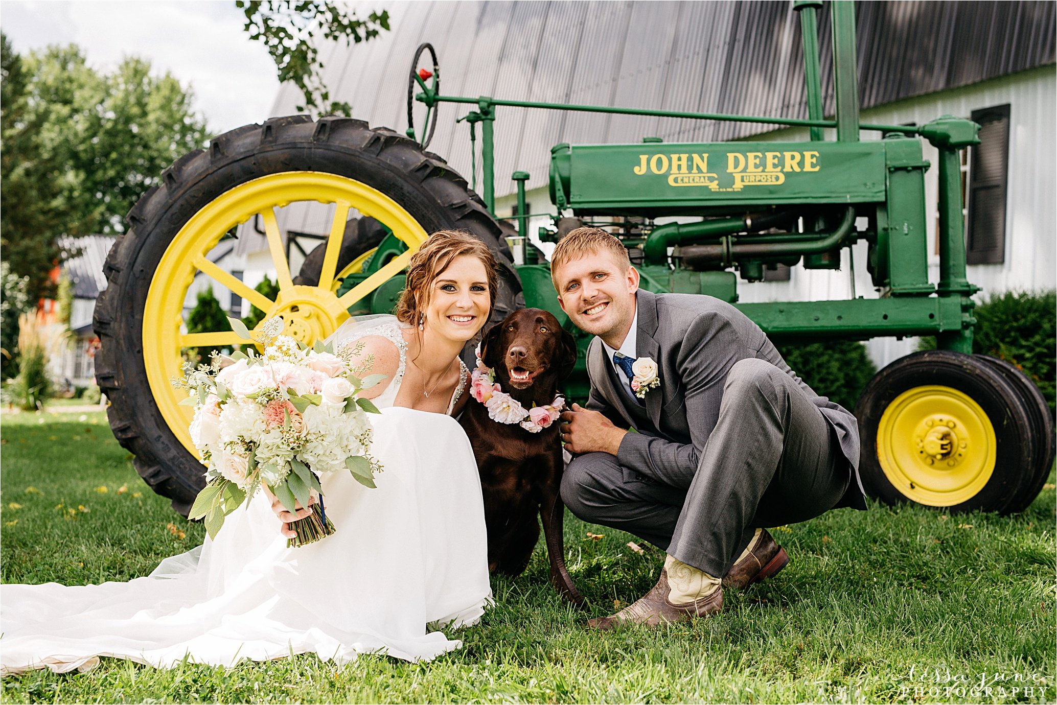 cadillac-ranch-wedding-maple-lake-st-cloud-wedding-photographer_0043.jpg