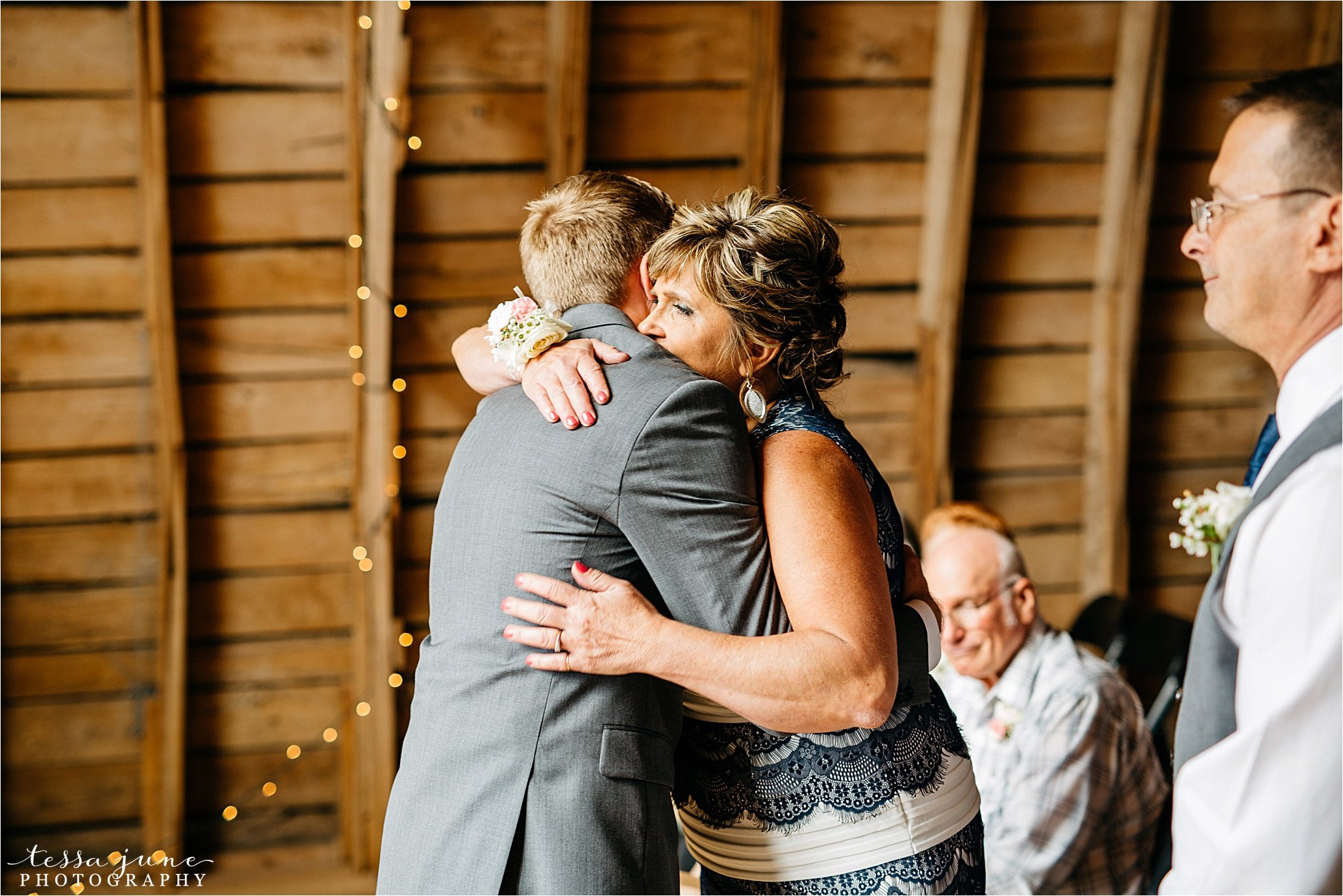 cadillac-ranch-wedding-maple-lake-st-cloud-wedding-photographer_0049.jpg