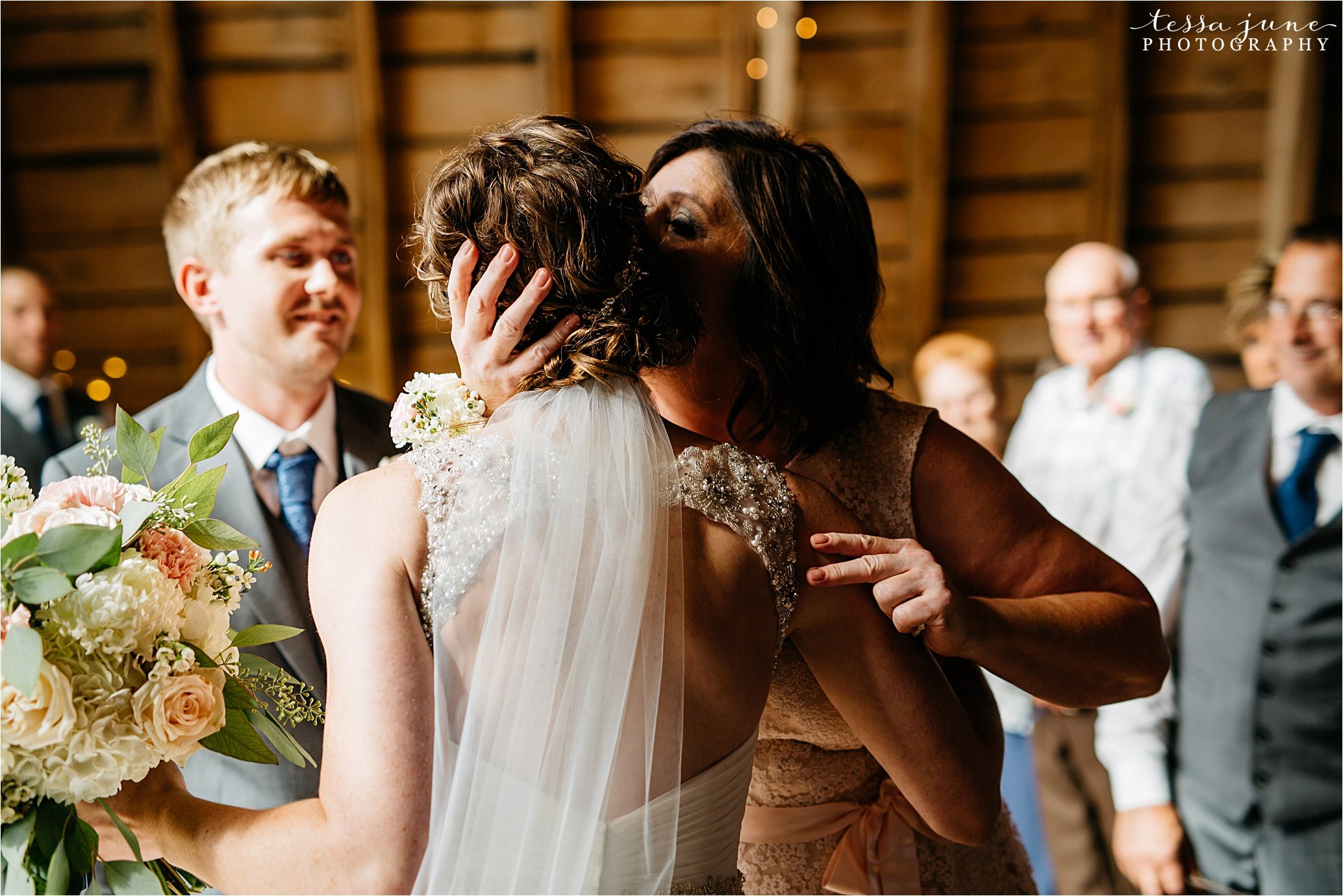 cadillac-ranch-wedding-maple-lake-st-cloud-wedding-photographer_0054.jpg