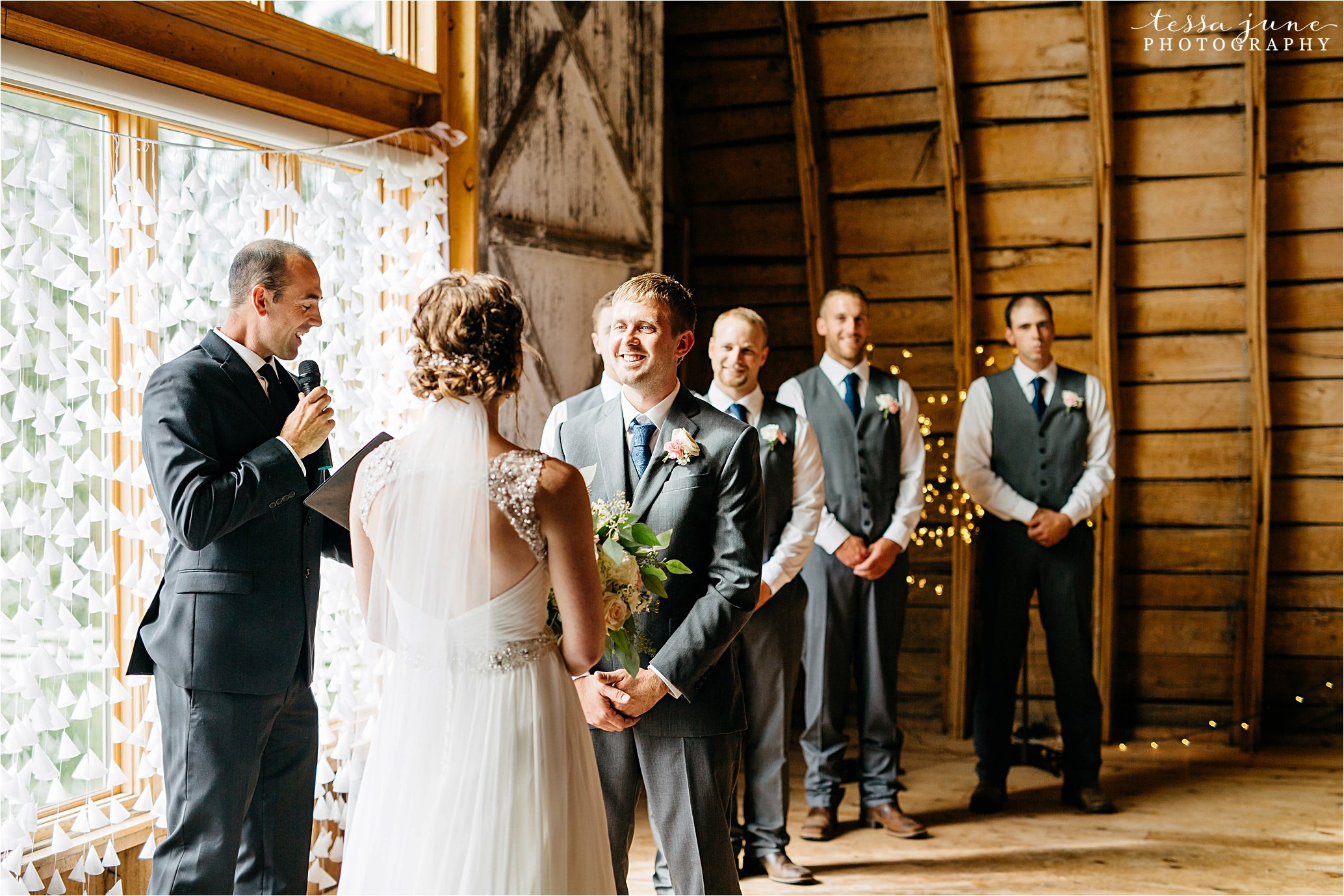 cadillac-ranch-wedding-maple-lake-st-cloud-wedding-photographer_0056.jpg