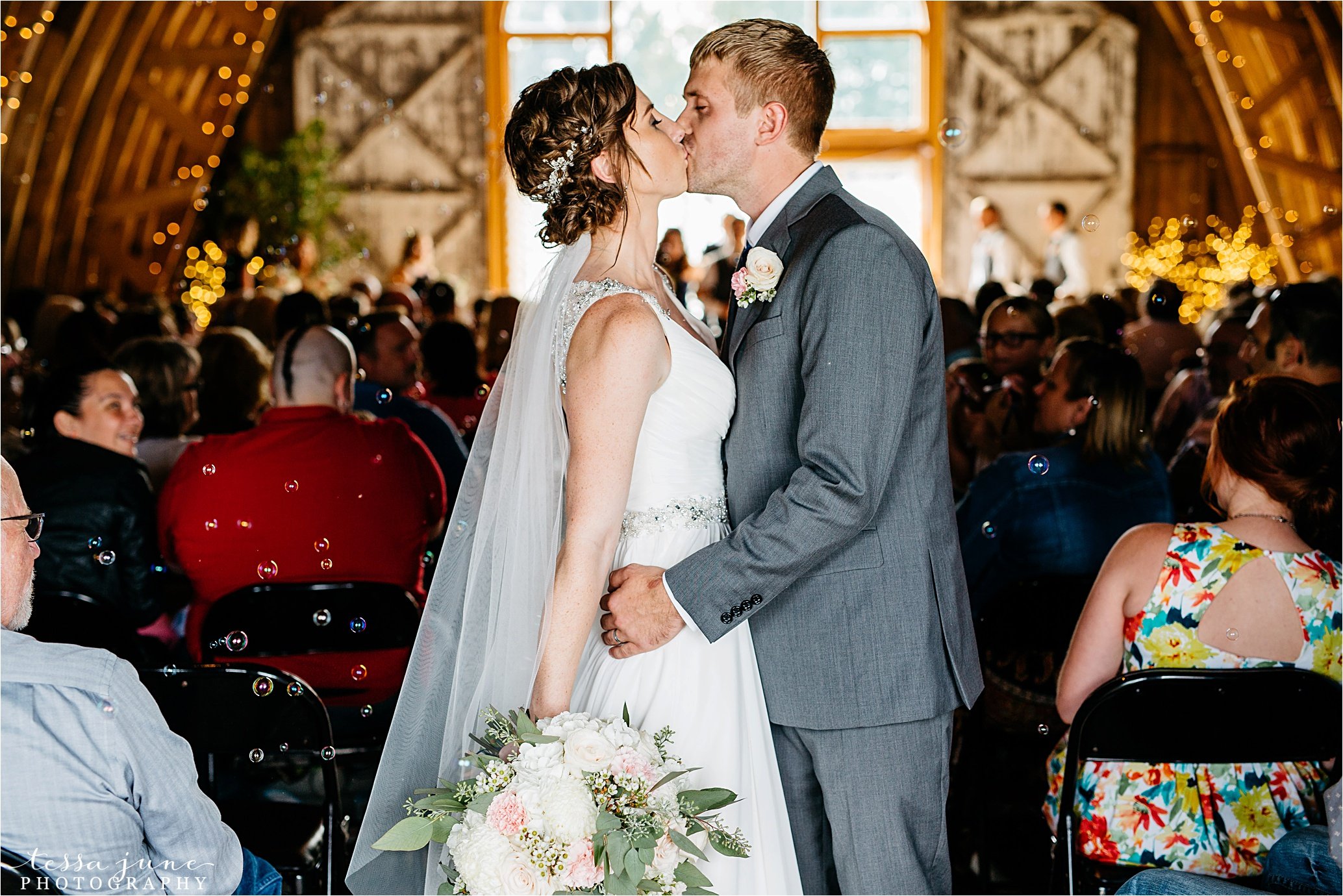 cadillac-ranch-wedding-maple-lake-st-cloud-wedding-photographer_0064.jpg