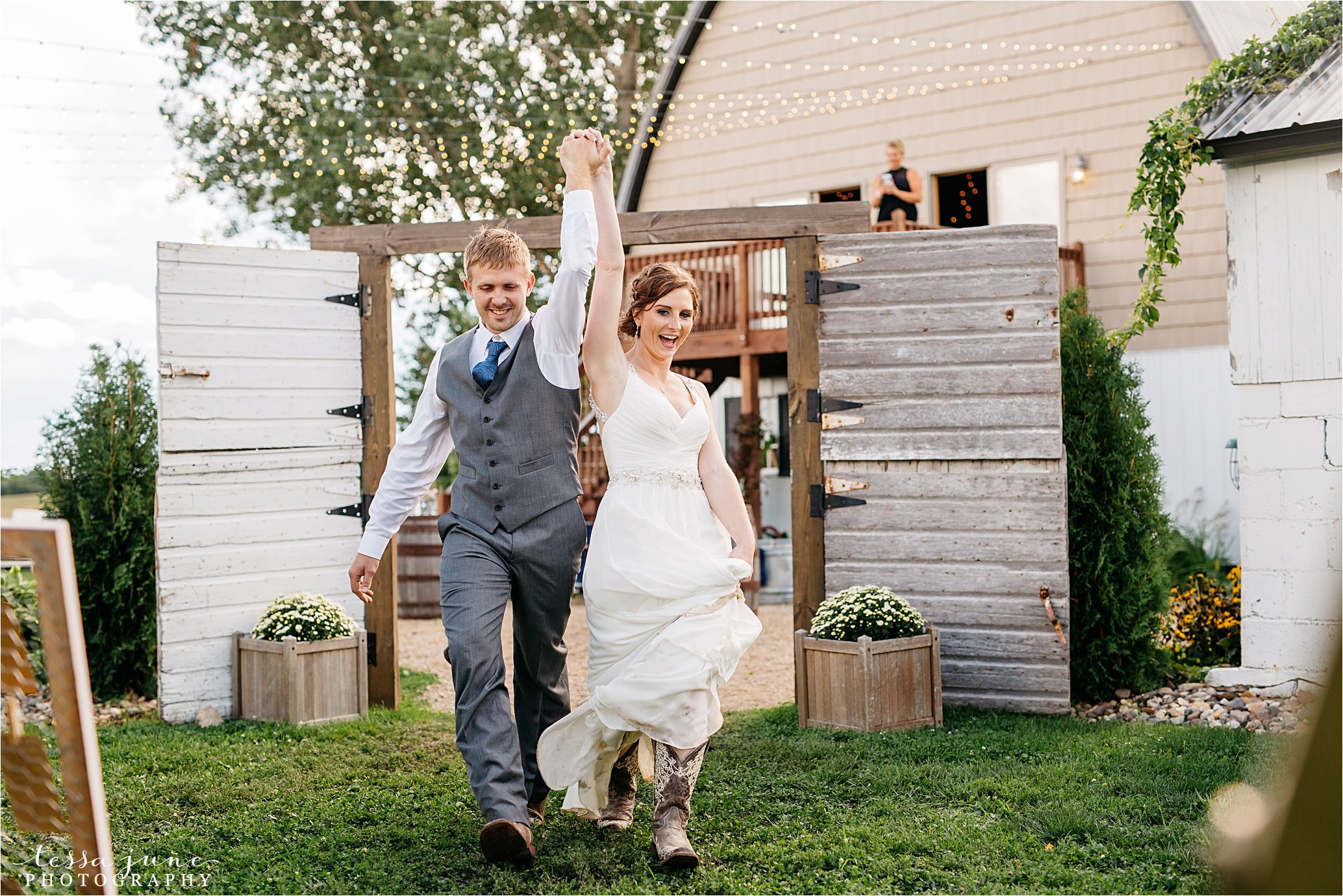 cadillac-ranch-wedding-maple-lake-st-cloud-wedding-photographer_0077.jpg