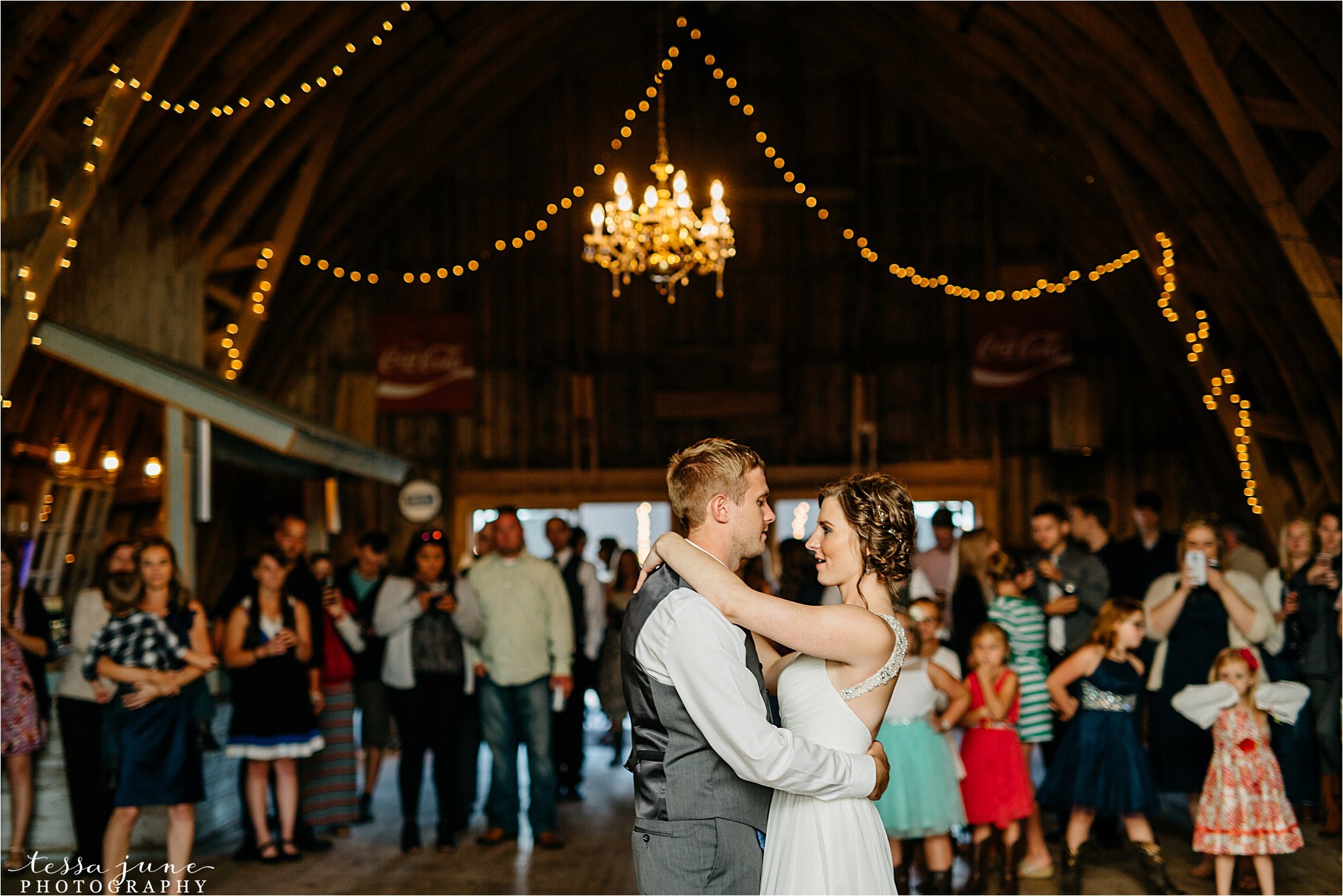 cadillac-ranch-wedding-maple-lake-st-cloud-wedding-photographer_0086.jpg