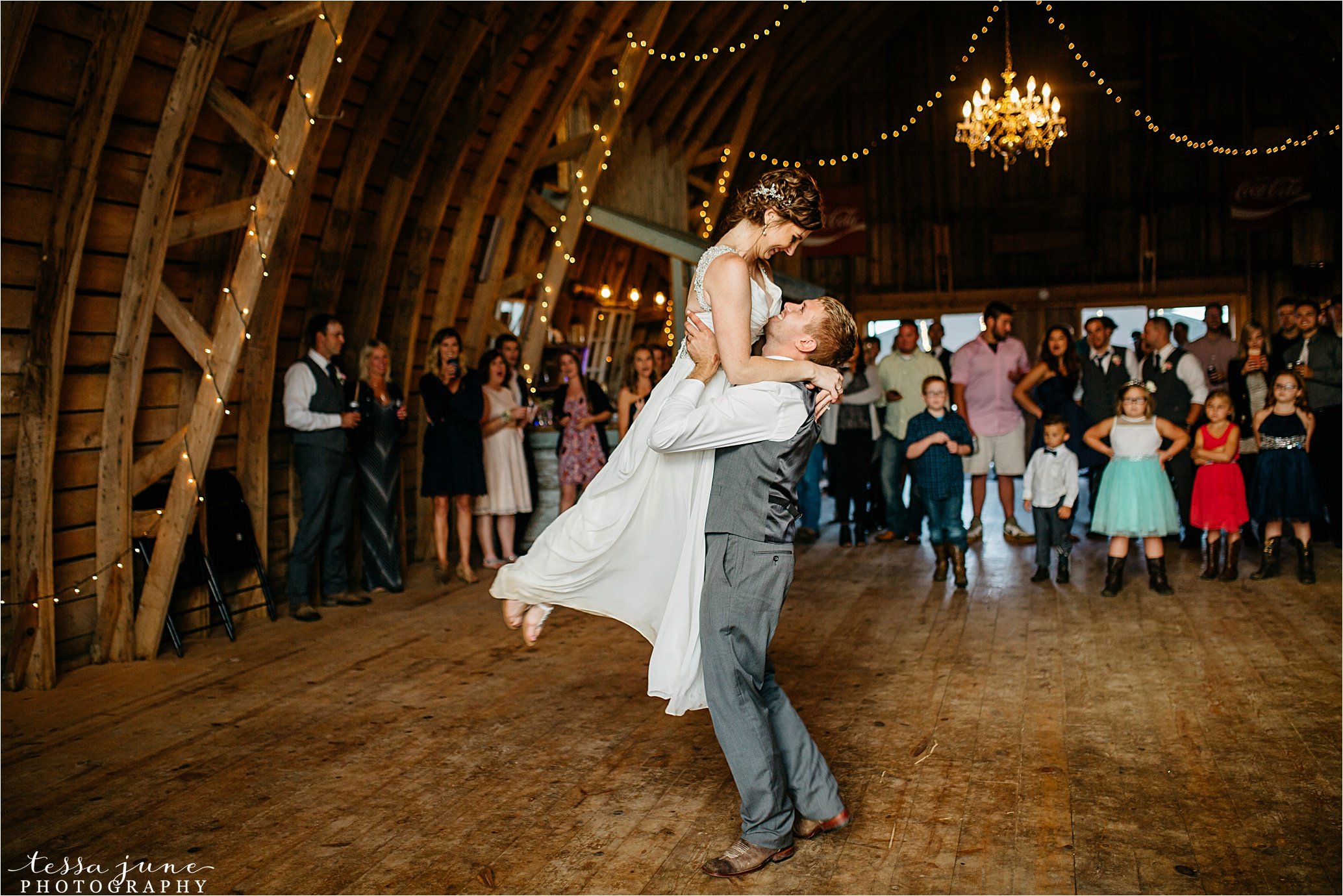 cadillac-ranch-wedding-maple-lake-st-cloud-wedding-photographer_0087.jpg