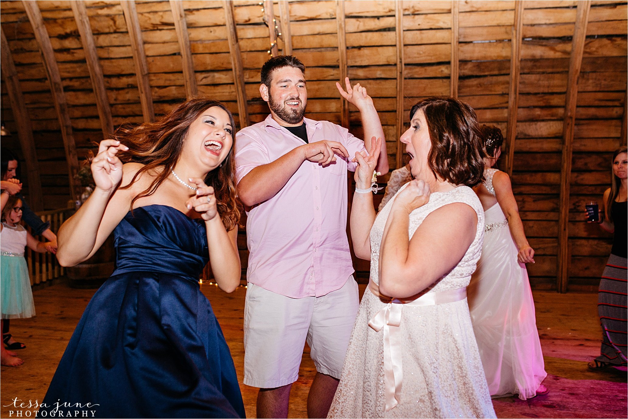 cadillac-ranch-wedding-maple-lake-st-cloud-wedding-photographer_0091.jpg