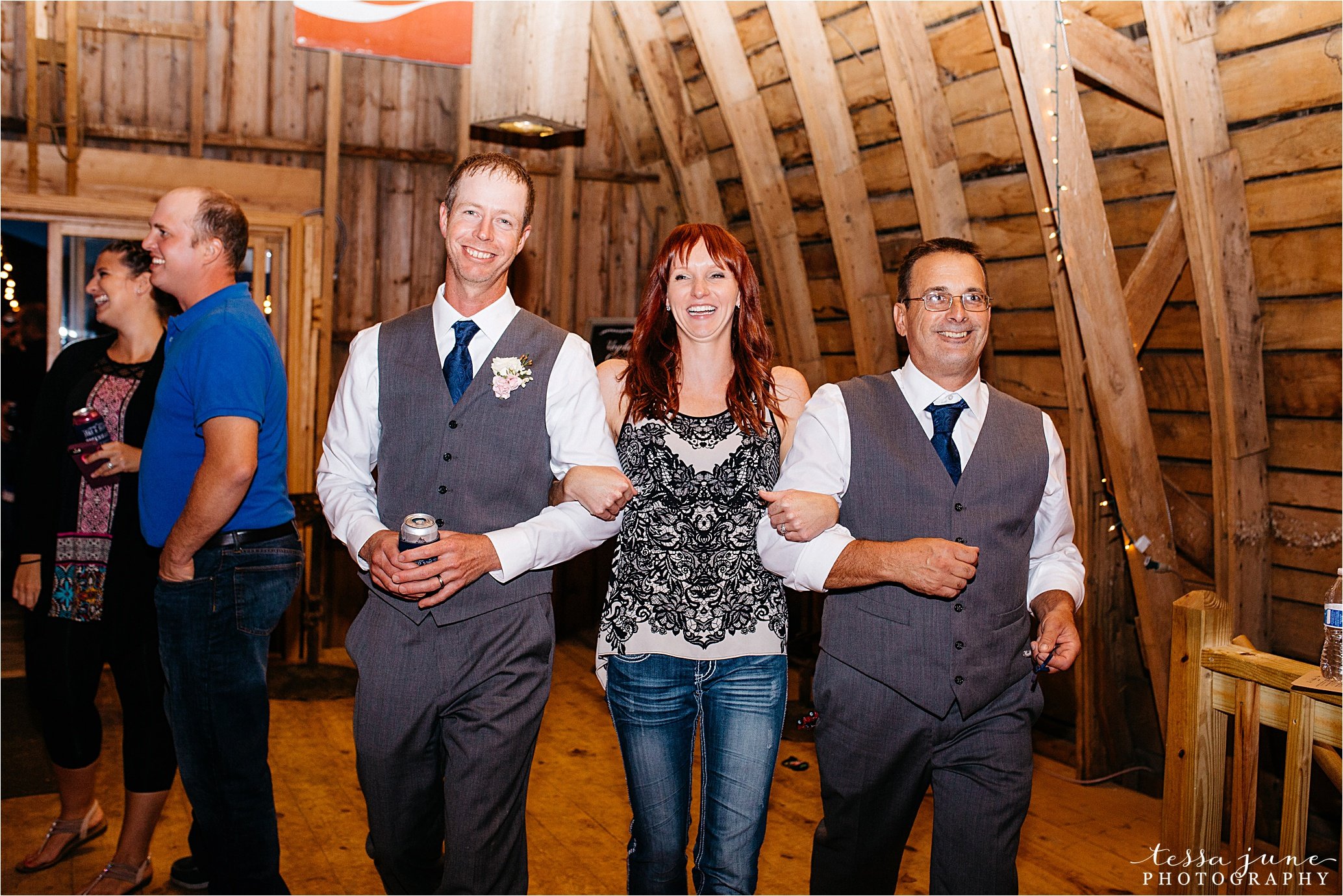 cadillac-ranch-wedding-maple-lake-st-cloud-wedding-photographer_0095.jpg