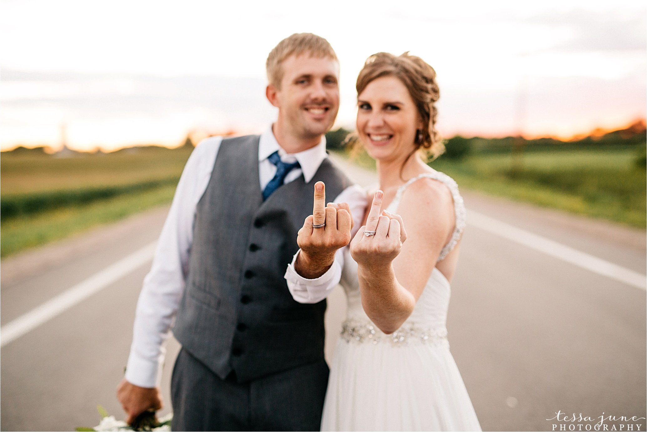 cadillac-ranch-wedding-maple-lake-st-cloud-wedding-photographer_0103.jpg