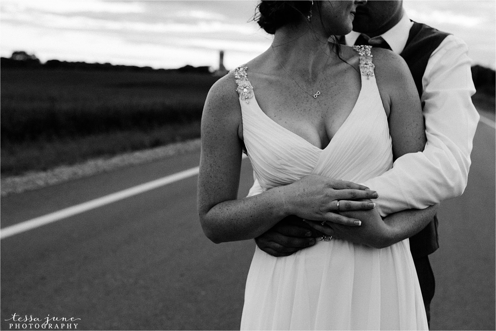 cadillac-ranch-wedding-maple-lake-st-cloud-wedding-photographer_0107.jpg