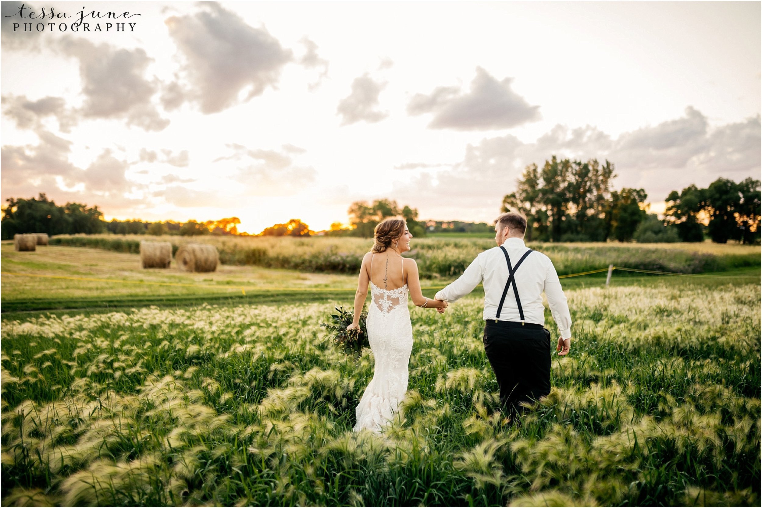 The-Cottage-Farmhouse-Wedding-in-Glencoe-Minnesota-0530.jpg