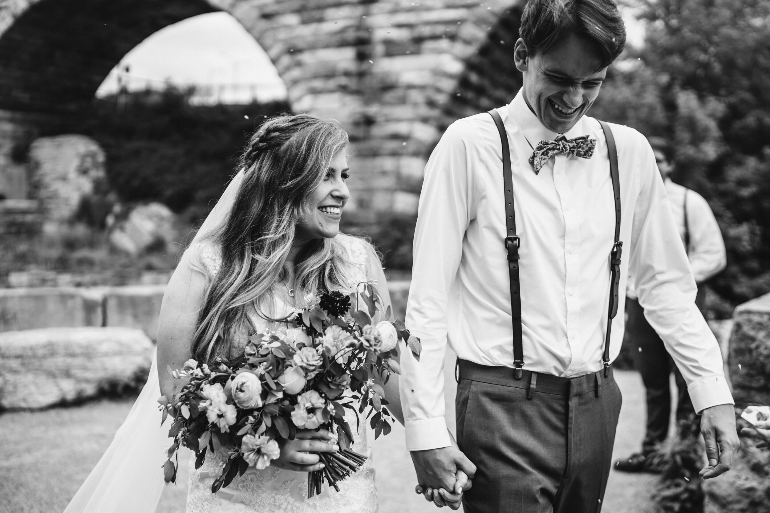 33_Fox-Wedding-154_covid_minneapolis_Summer_wedding_minnesota_intimate.jpg