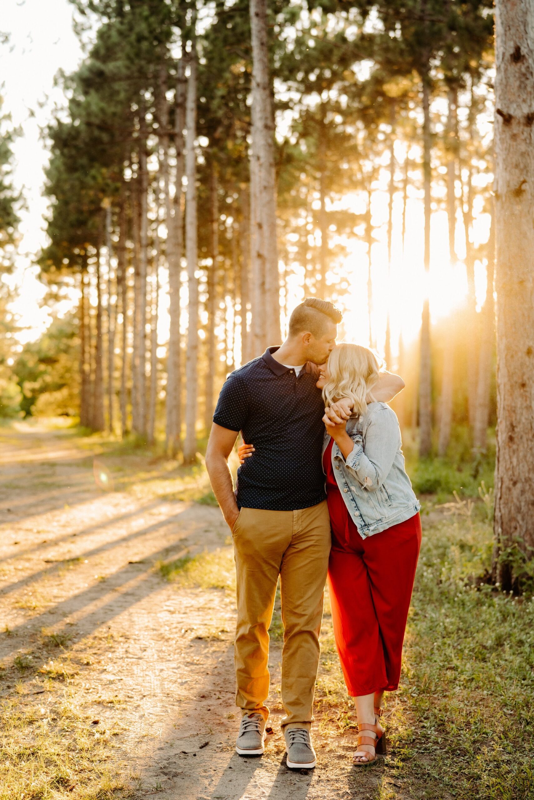 07_abby-cody-08228_july_minnesota_Summer_Engagement.jpg