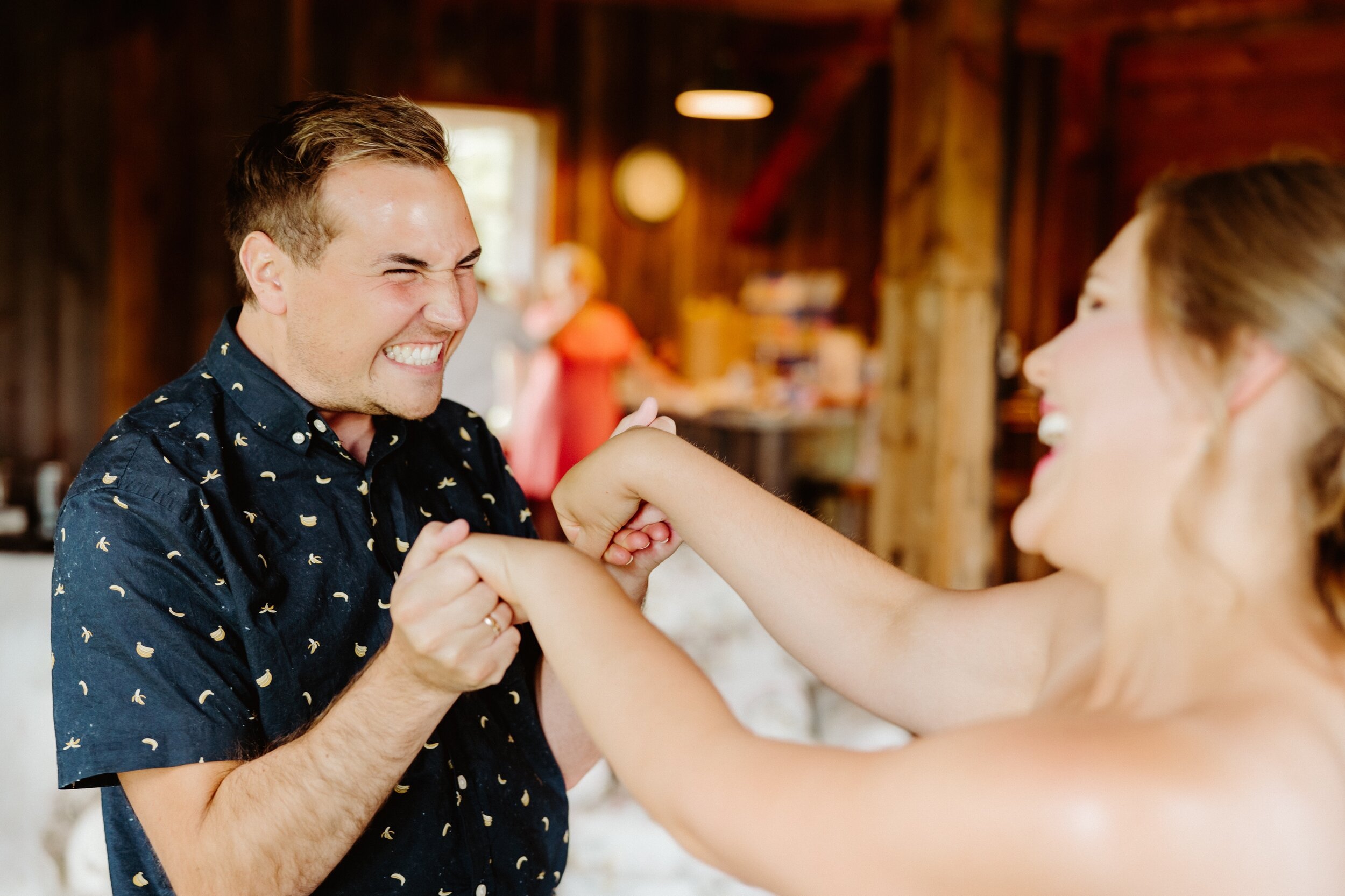 08_wasvick-03011_wedding_farm_june_Summer_minnesota_almquist_hastings.jpg