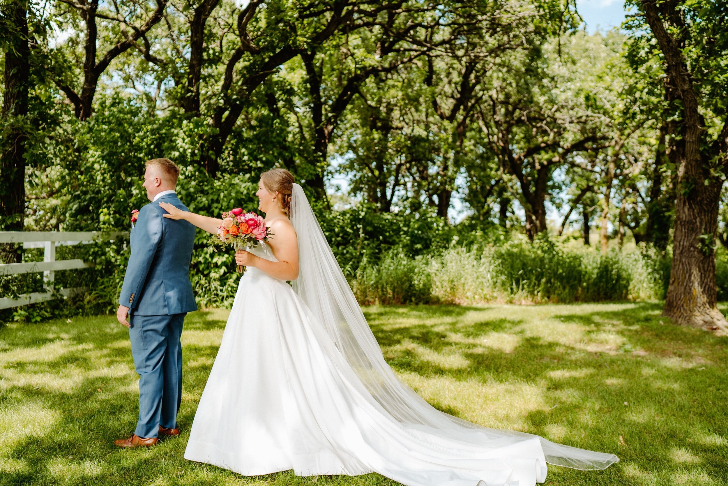 10_wasvick-01926_wedding_farm_june_Summer_minnesota_almquist_hastings.jpg