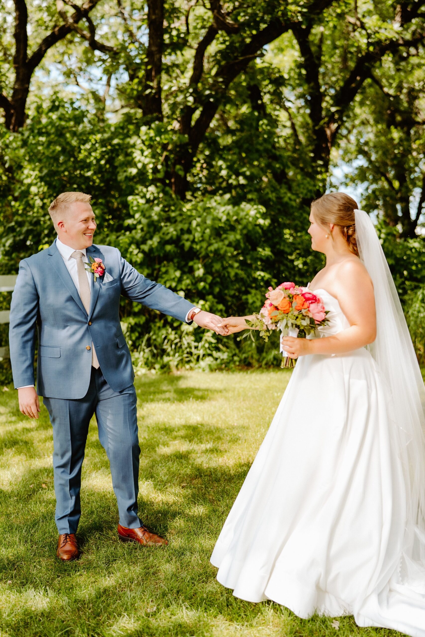 12_wasvick-03119_wedding_farm_june_Summer_minnesota_almquist_hastings.jpg