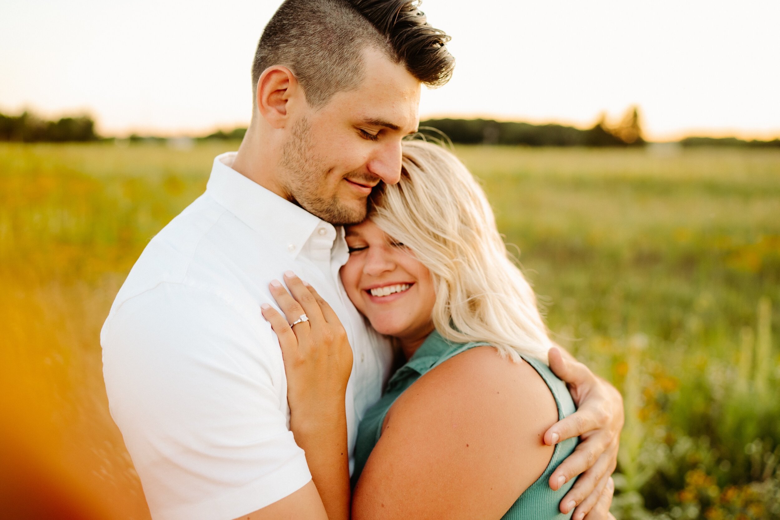 27_abby-cody-08643_july_minnesota_Summer_Engagement.jpg