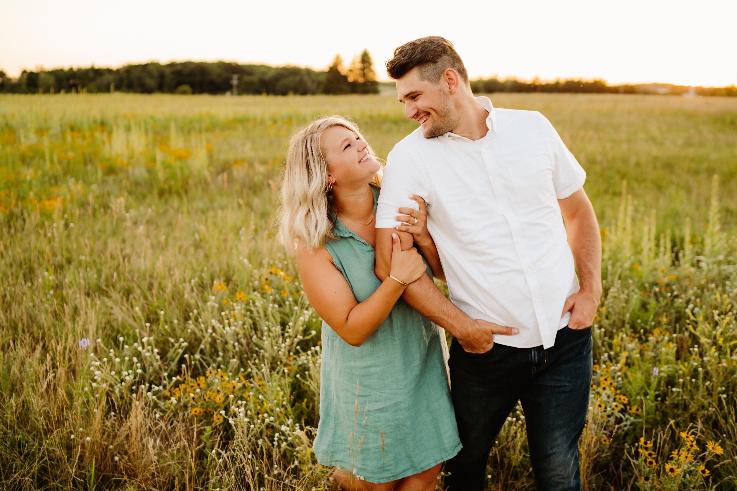 28_abby-cody-08646_july_minnesota_Summer_Engagement.jpg