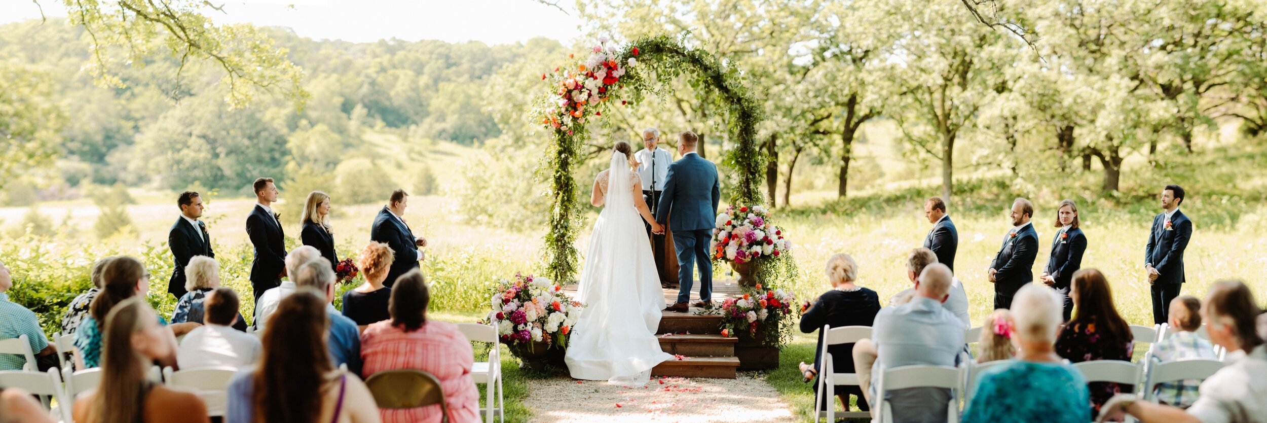 36_wasvick-_wedding_farm_june_Summer_minnesota_almquist_hastings.jpg