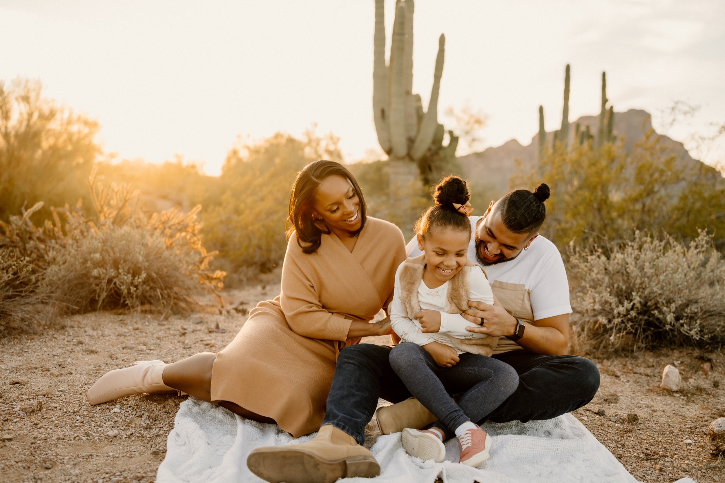 04_Phoenix family photographer taking photos at Phon D Sutton Park in Mesa, Arizona during sunset..jpg