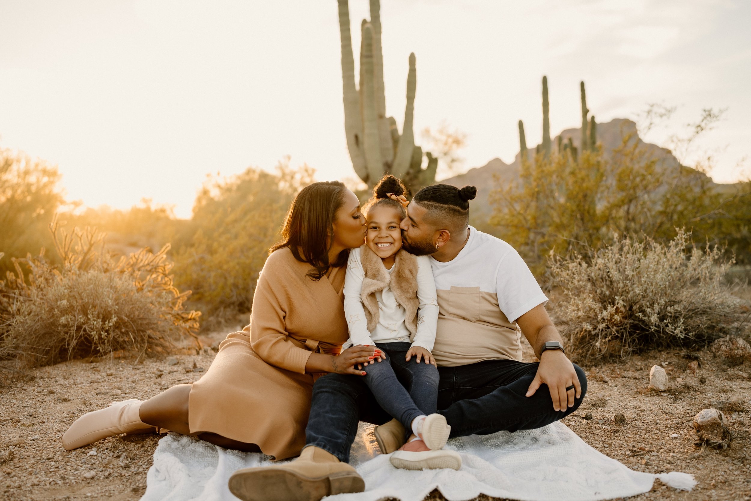 15_Phoenix family photographer taking photos at Phon D Sutton Park in Mesa, Arizona during sunset..jpg